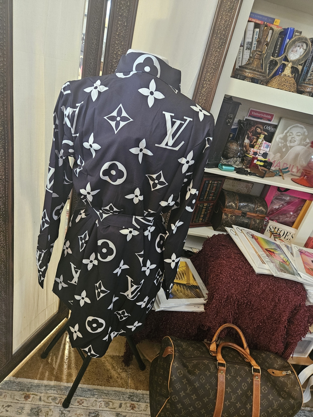 Black and White Monogram Shirt Dress — Luxury Style - Picture 4 of 4